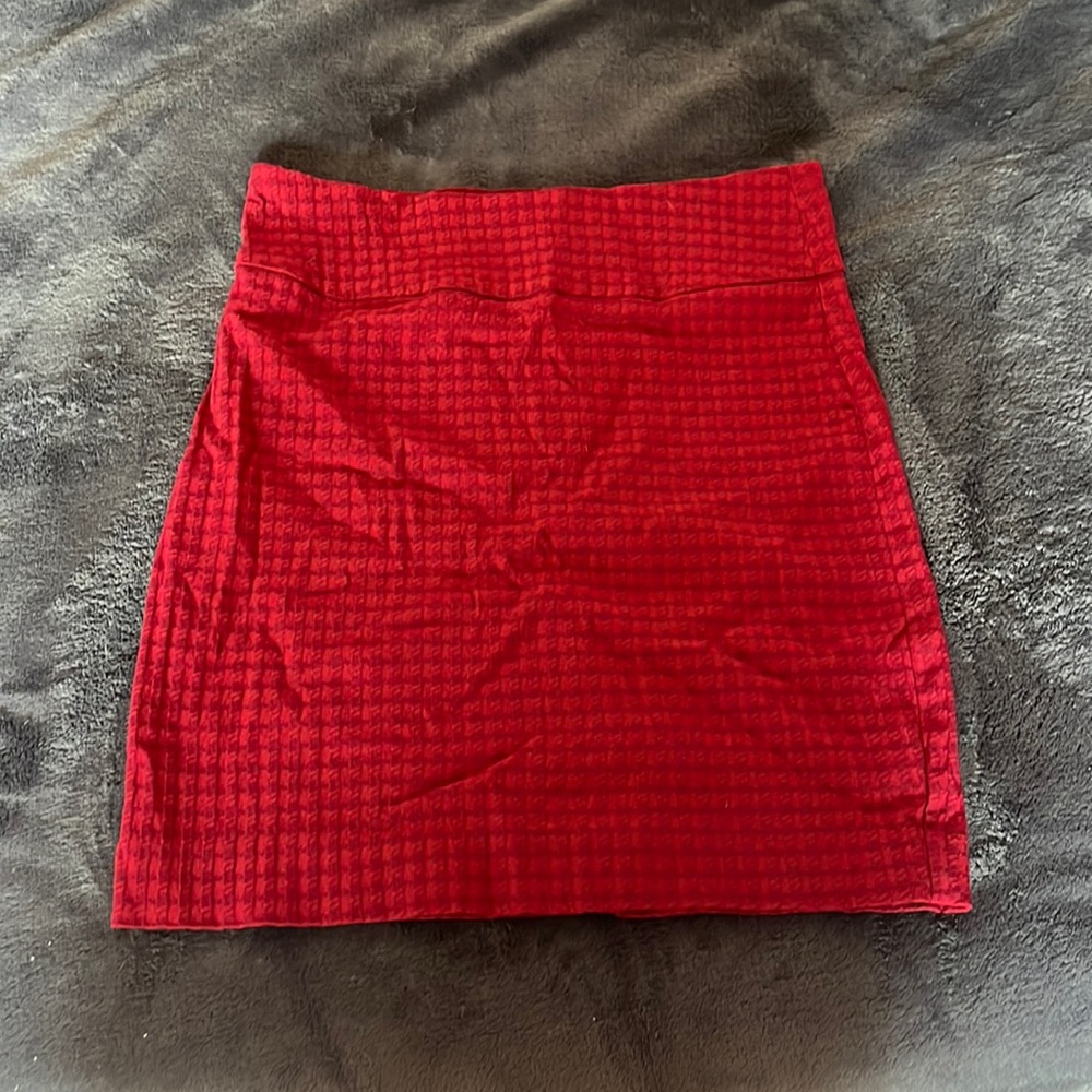 Red mini skirt !! 😍